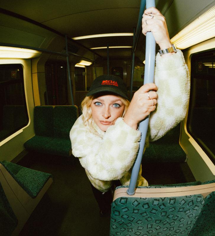 Portrait Josi Miller Portrait Josi Miller