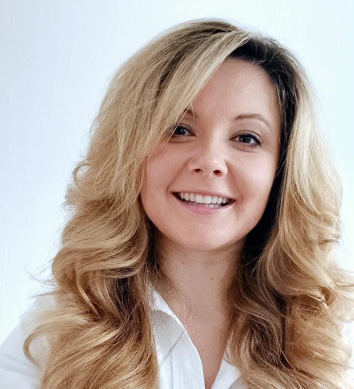 Portrait Alona Dmukhovska