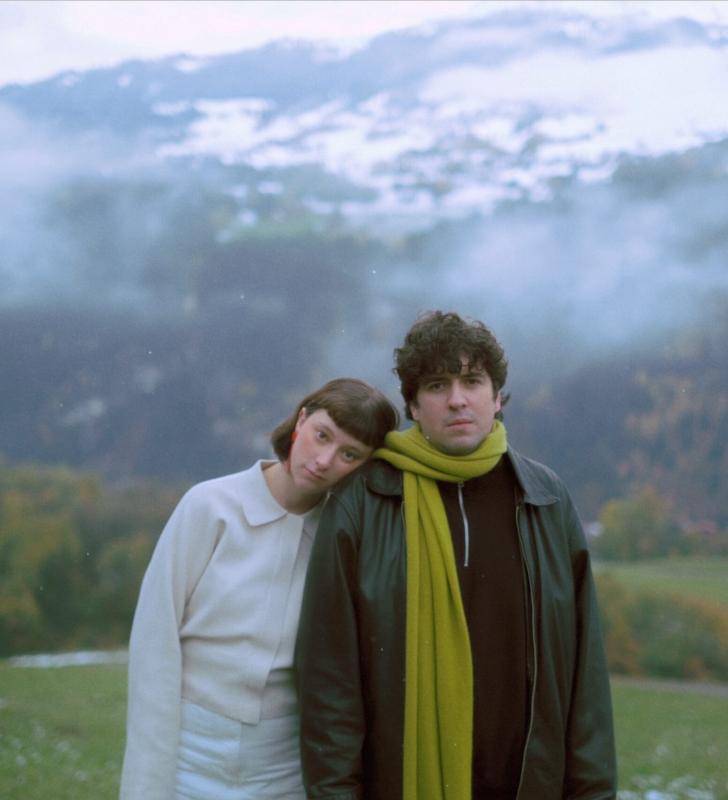 Portrait Lost in Lona