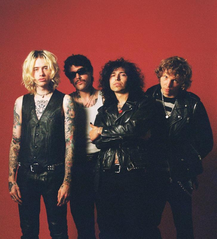 Portrait BEAUTY SCHOOL DROPOUT Portrait BEAUTY SCHOOL DROPOUT