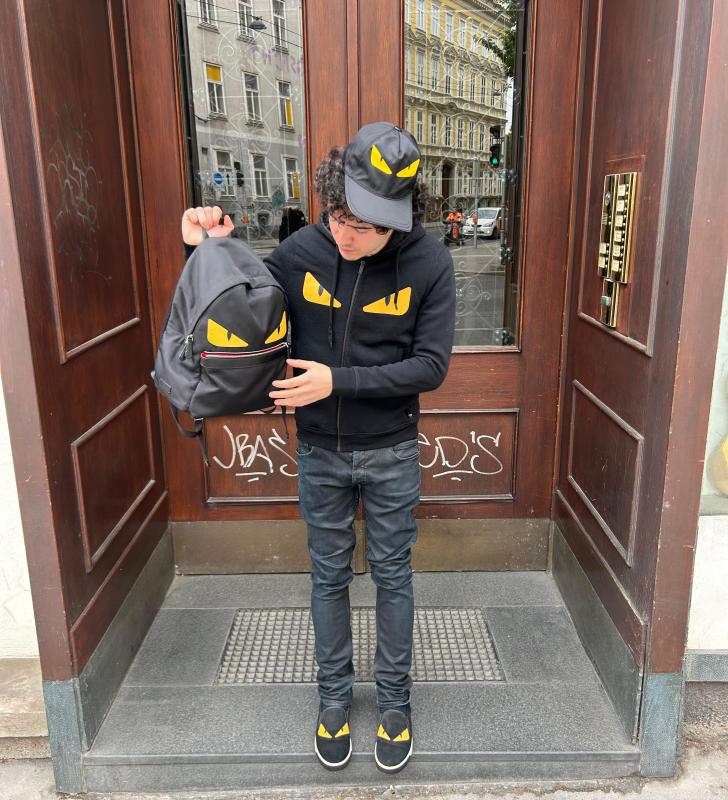 Portrait EN6O Portrait EN6O