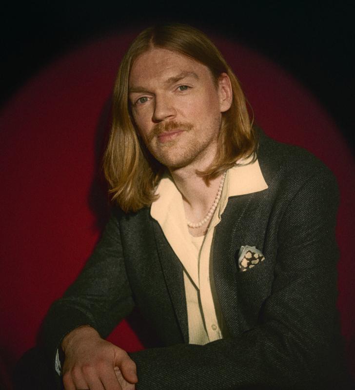 Portrait Cinnamon Gum