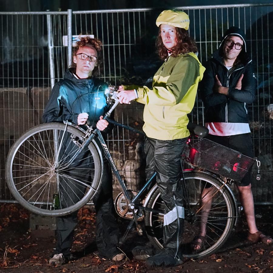 Portrait Drei Säcke Bauschutt