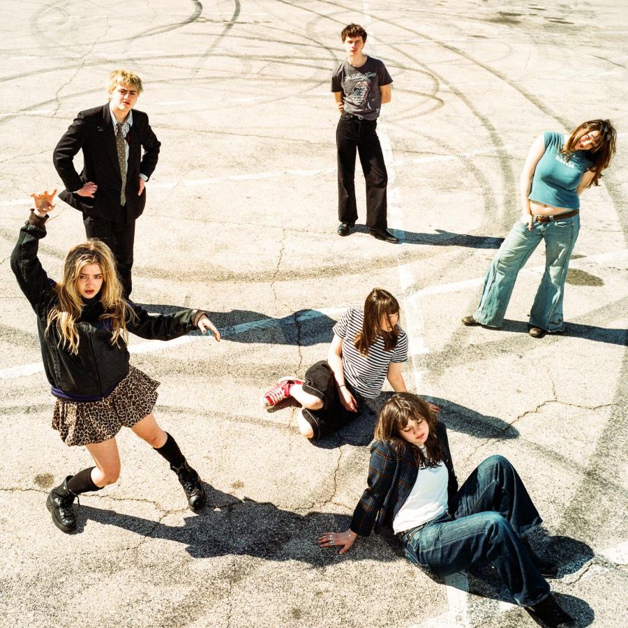 Portrait Man/Woman/Chainsaw