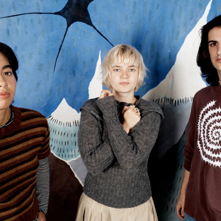 mary in the junkyard „“