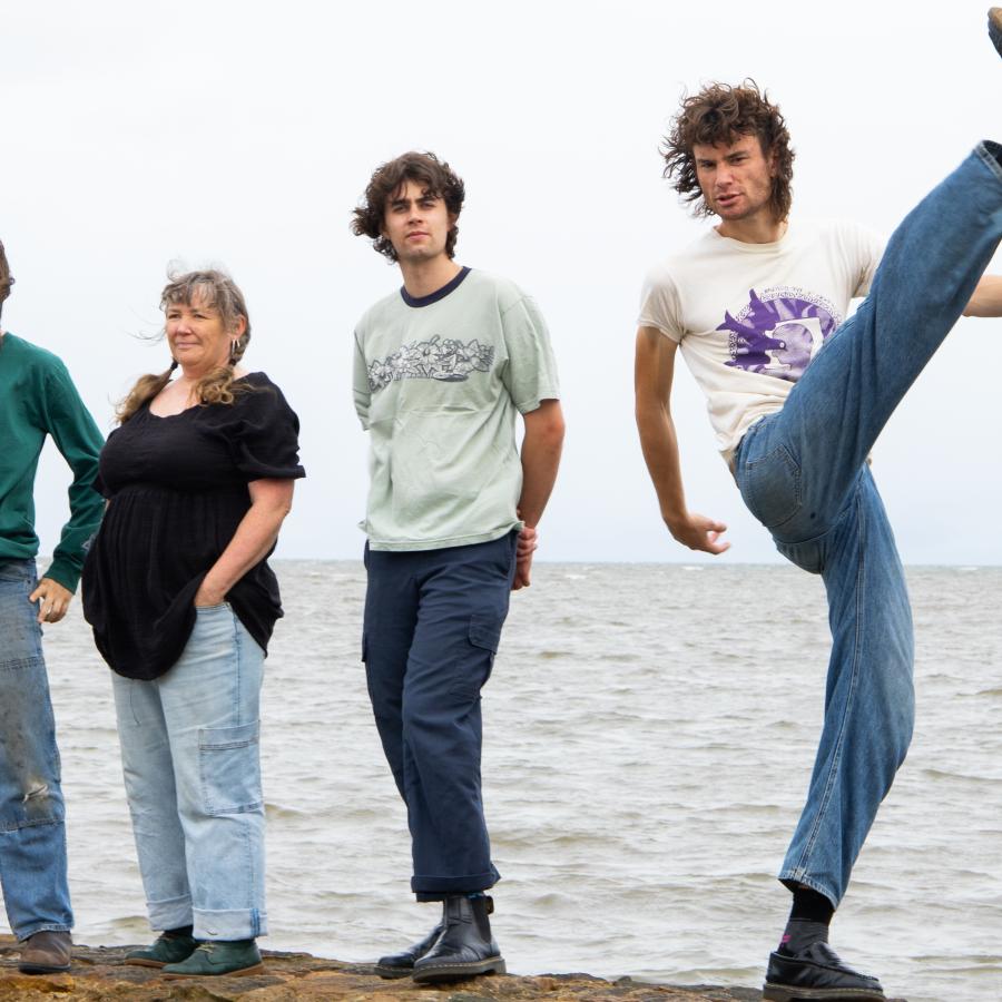 Girl and Girl © Zac Bayly