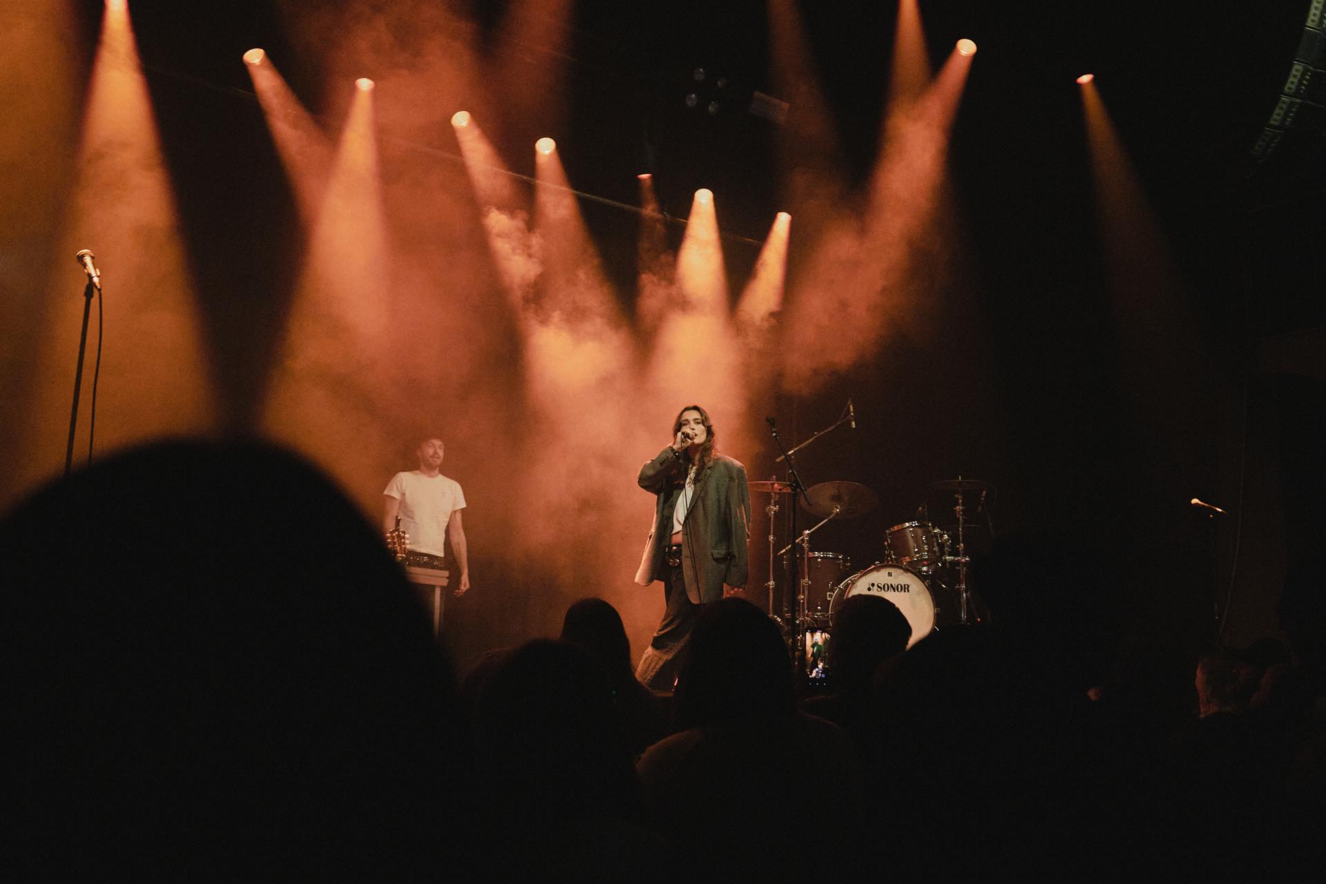 Carli auf der Bühne im Hole44