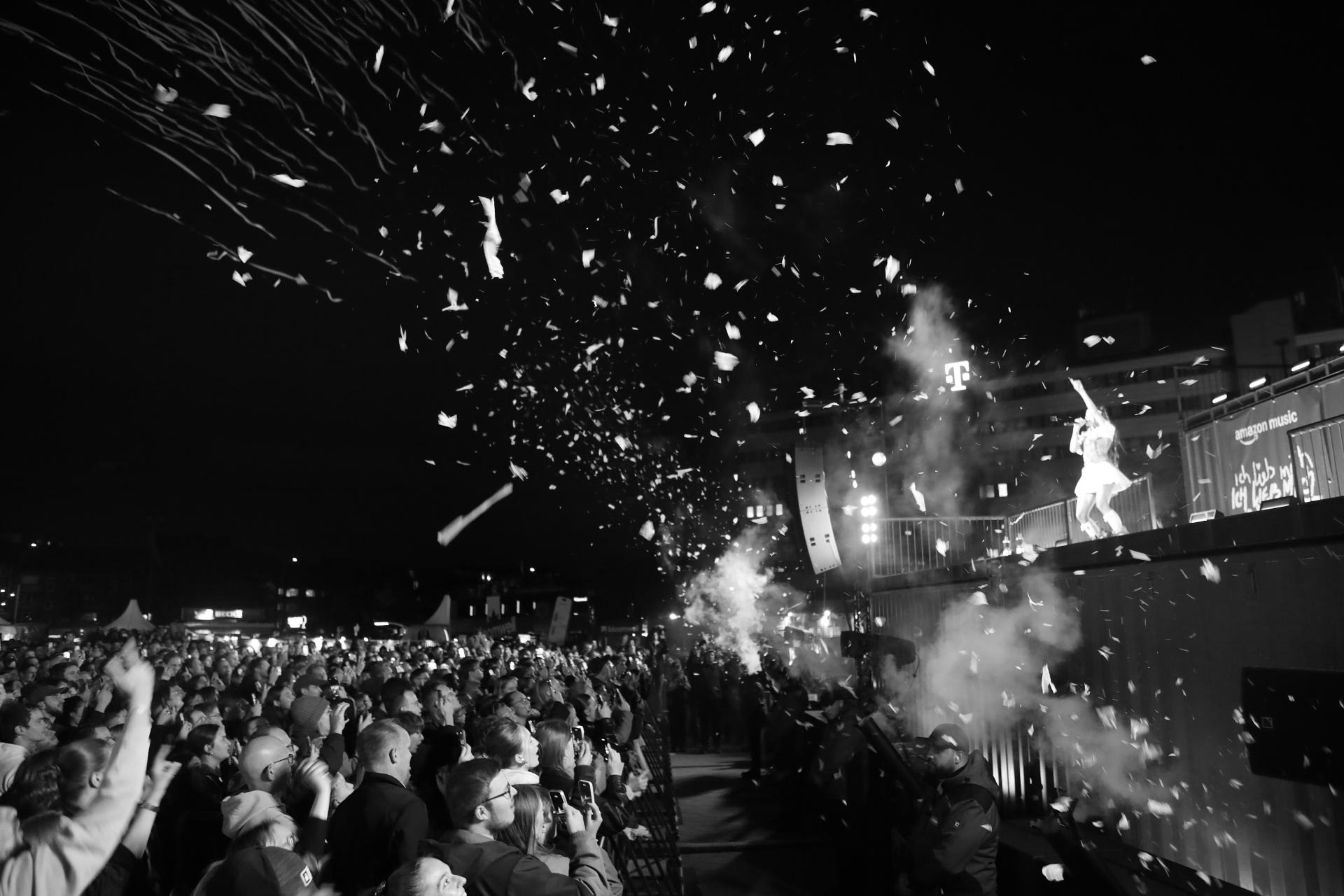 Nina Chuba im Village