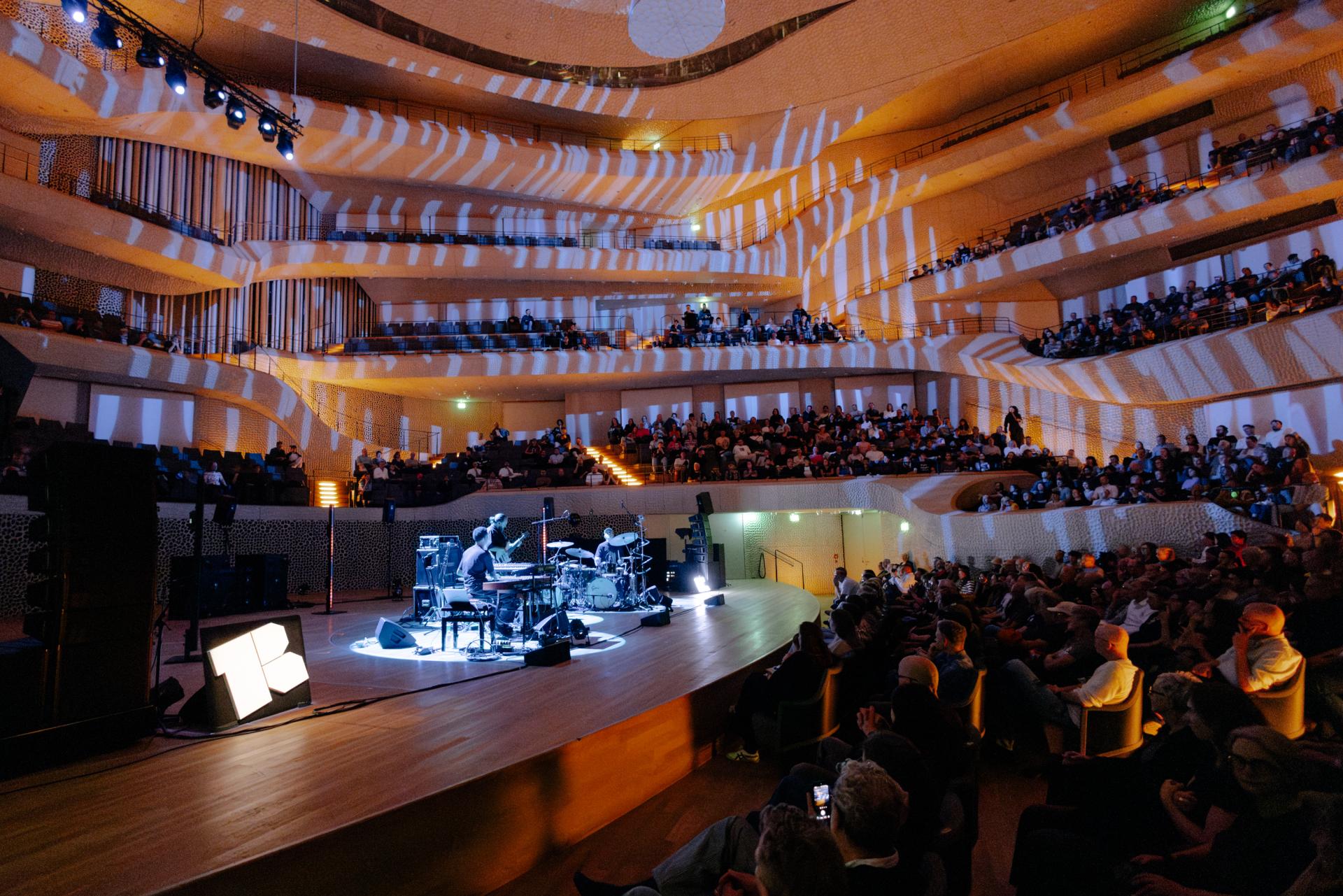 Moses Yoofee Trio in der Elbphilharmonie